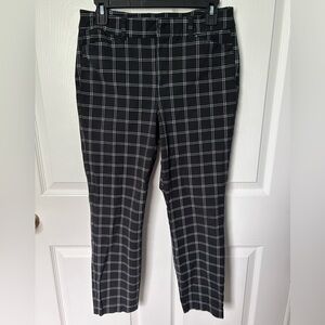 Old Navy Black & White Striped High Rise Pixie Pants Size 8